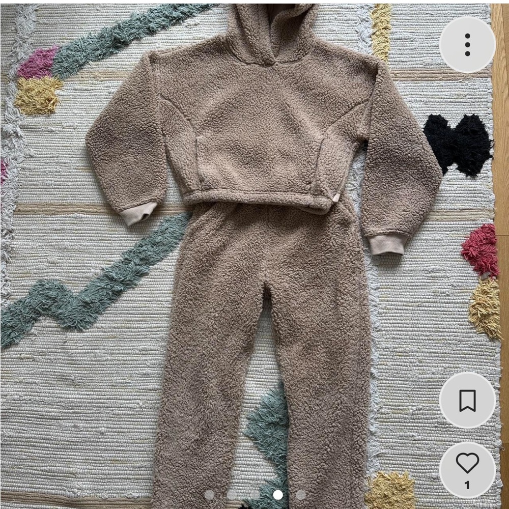 Gilly hicks set